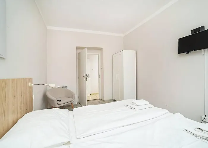 Bright 2 Bed With Big Terrace By Tram