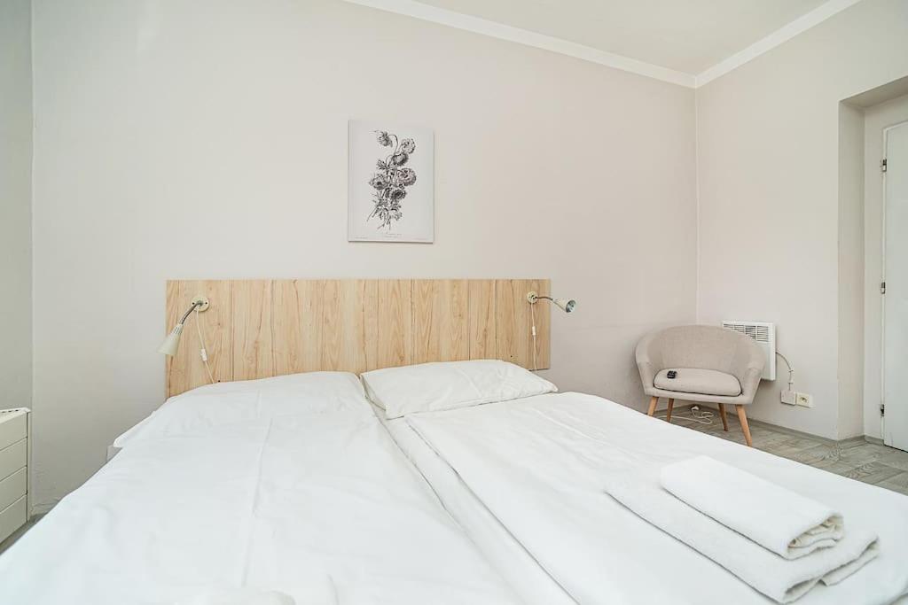 Bright 2 Bed With Big Terrace By Tram Apartment