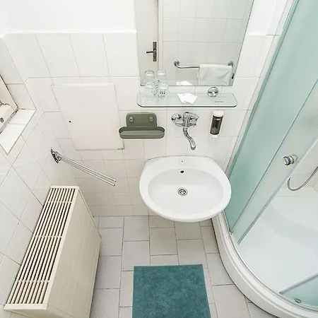 Bright 2 Bed With Big Terrace By Tram Apartment Prague Exterior photo