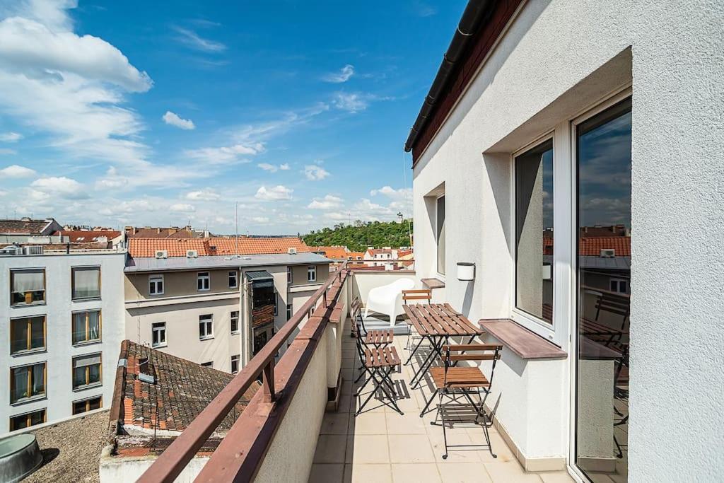 公寓 Bright 2 Bed With Big Terrace By Tram